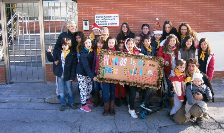 En el portal de la residencia